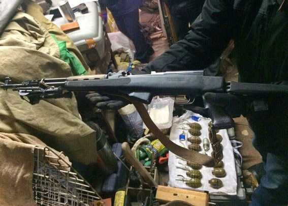 У киевлянина изъяли арсенал оружия (фото, видео)