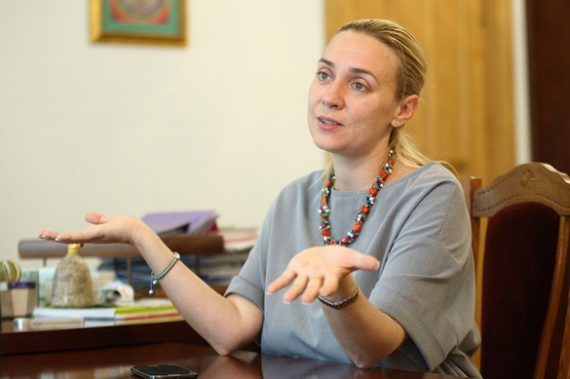 “Главная по культуре” в КГГА Диана Попова при годовой зарплате около 6 тыс. долларов умудрилась одолжить 45 тыс. долларов