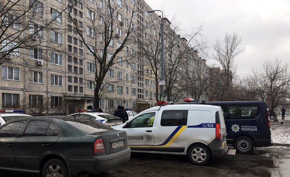 Раненый злоумышленник заперся от киевской полиции в своей квартире