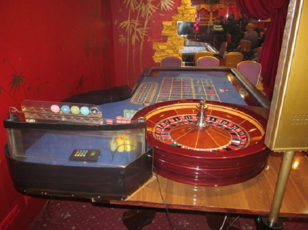 В Деснянском районе столицы “накрыли” настоящее казино (фото, видео)