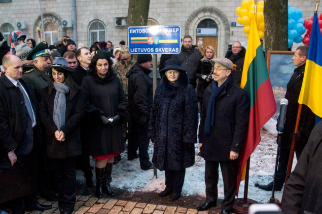 В Киеве Президент Литвы Даля Грибаускайте открыла Литовский сквер (фото)
