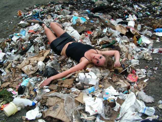 Мусороввоз. В Киевской области ищут устроителей незаконных свалок столичного мусора