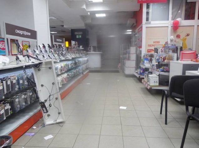В столичном магазине “работники ножа и топора” украли смартфоны на 600 тыс гривен (фото)