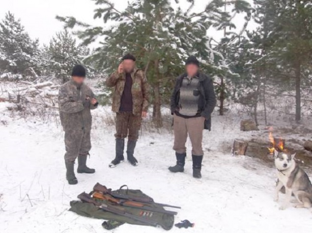 Трое охотников с Киевщины охотились в Чернобыльской зоне (фото)