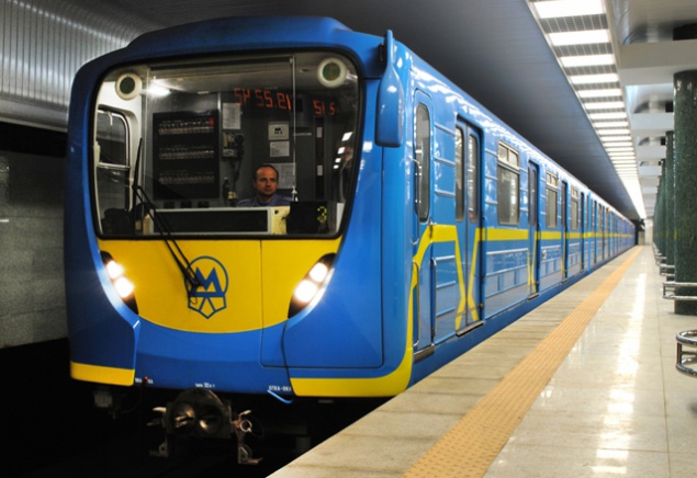 В киевском метро дезинфицируют вагоны и эскалаторы из-за гриппа