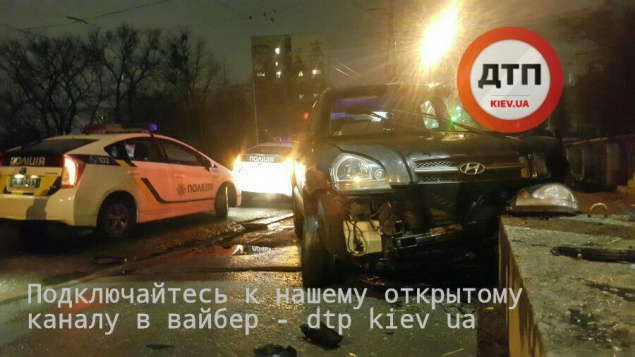 Пьяный “Хюндай” в Киеве зацепил машину, троллейбус и столб - подозревают прокурора за рулем (фото, видео)