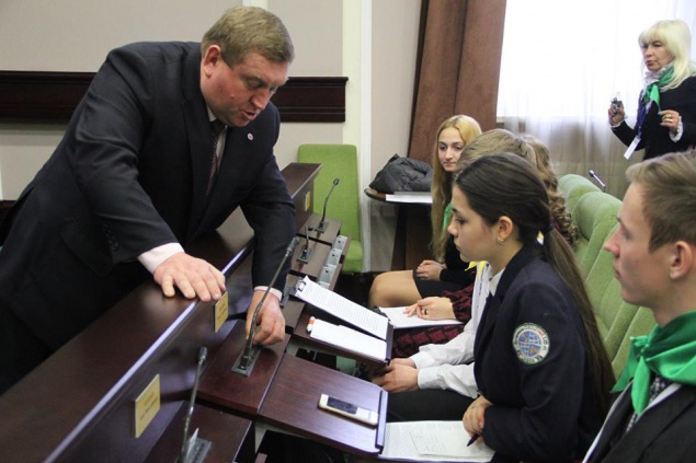 В Киевском облсовете разрешили голосовать детям (фото)