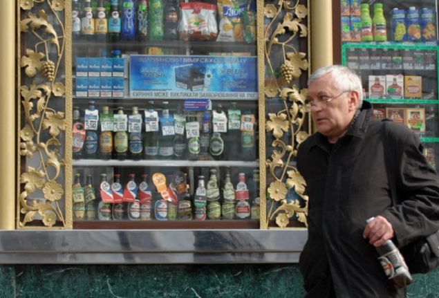 Предприниматели напомнили Кличко и Белоцерковцу, что решение суда об отмене запрета на продажу алкоголя в киосках, вступило в силу (документ)