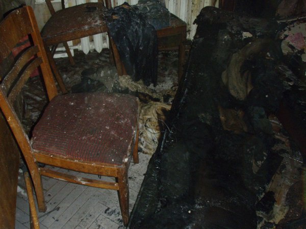 В Киеве на улице Ванды Василевской сгорела квартира в пятиэтажном доме (фото)