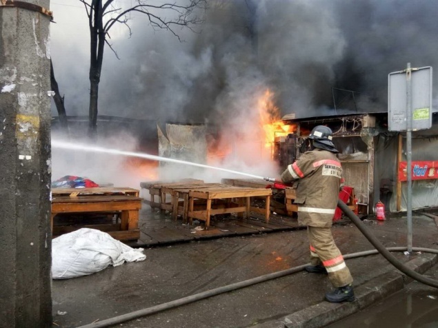 Руководство КП “Киевблагоустройство” считает, что на рынке секонд-хенд имел место пожог