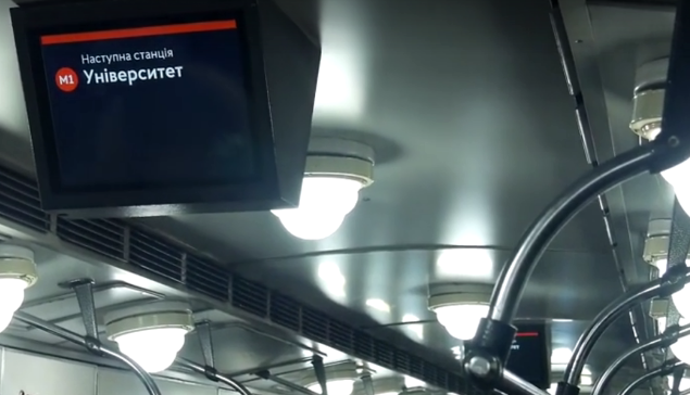Активисты убрали всю “лишнюю“ информацию на мониторах поездов ”красной линии” киевского метро (видео)
