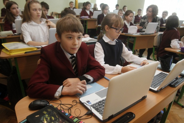 Киевские школы получили новейшее оборудование на 14 млн грн (фото)