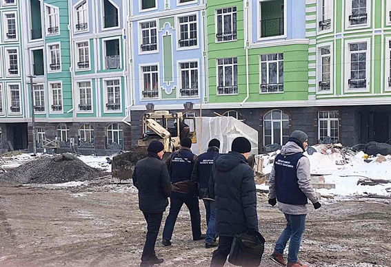 В Киеве на Подоле правоохранители остановили незаконное строительство (фото)
