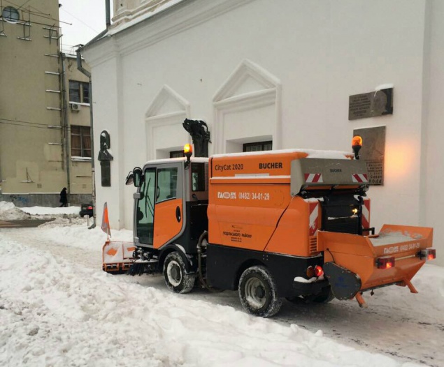 Из Киева за минувшие сутки вывезли почти 2 тыс. тонн снега