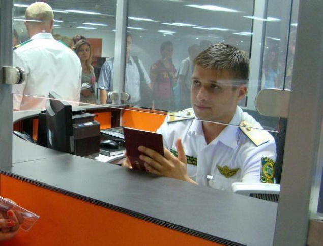 В аэропорту “Борисполь” пограничники обнаружили похищенный паспорт