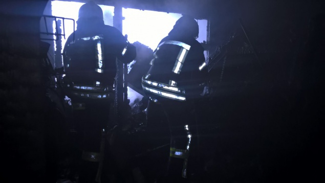 На Киевщине в девятиэтажке сгорела квартира-“клоповник” (фото)
