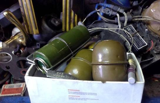 В сельской нарколаборатории полиция Киевщины нашла патроны и боевые гранаты (фото)