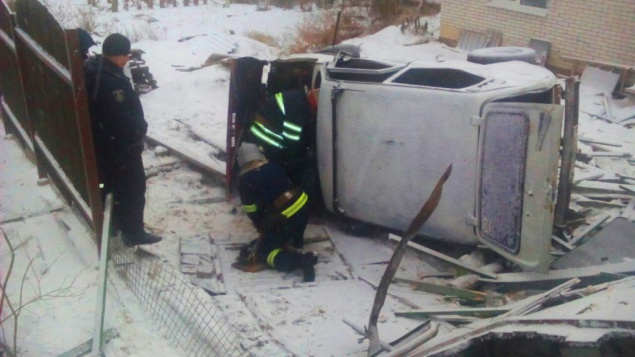 Смертельная авария на Киевщине - водитель погиб, пассажир в больнице (фото)