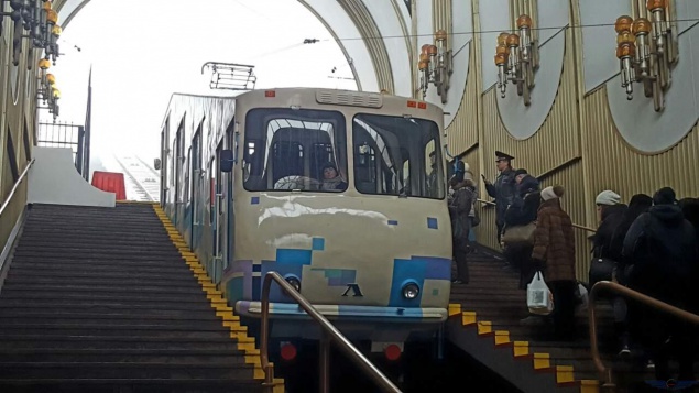 Киевский фуникулер в новогоднюю ночь перевез почти 35 тыс. пассажиров