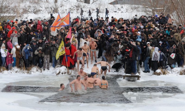 Киевские спасатели научат граждан, как остаться в живых во время празднования Крещения