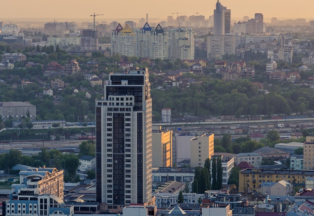 Житель Донецка “сиганул” с 29-го этажа киевского торгового комплекса