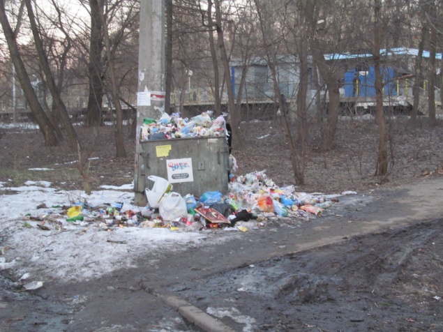 Парк “Нивки” неизвестные превратили в стихийную свалку – депутат Киевсовета