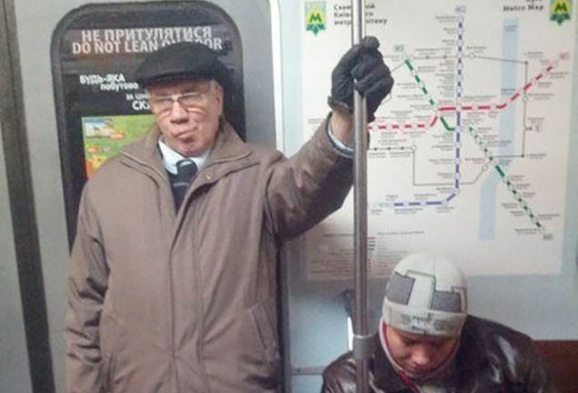 С апреля льготный проезд в метро будет возможен только с “Карточкой киевлянина”