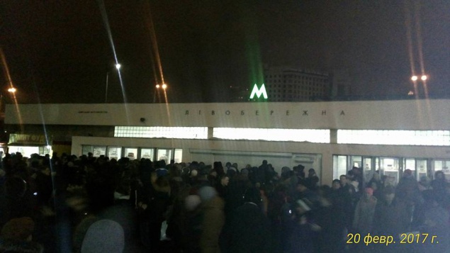 Станцию метро “Левобережная” могут полностью закрывать в часы-пик (фото)