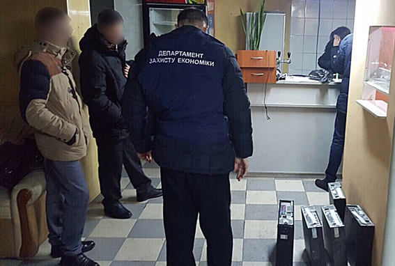 В ходе масштабной операции правоохранители накрыли на Киевщине 24 подпольных “казино” (фото)