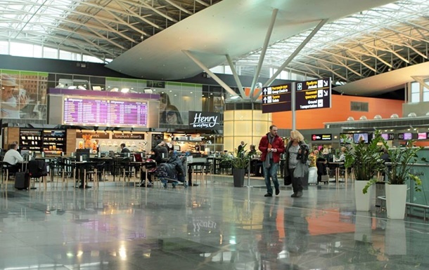Фискалы изъяли валюты у пассажиров в аэропорту “Борисполь” почти на 2 млн гривен