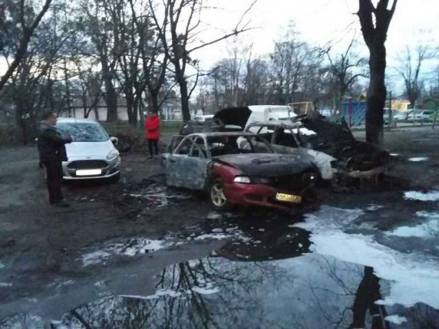В Киеве за сутки по непонятным причинам горели 7 автомобилей - две машины уничтожены огнем (фото)