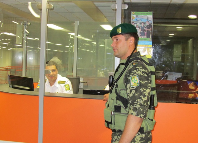 Пограничники в аэропорту “Борисполь” задержали мошенника, разыскиваемого Интерполом
