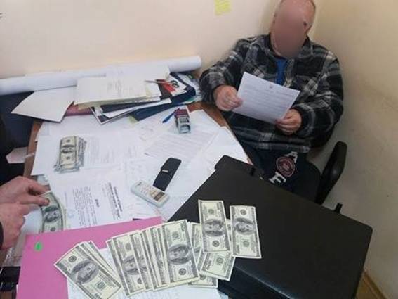 На Киевщине председатель общества садоводов погорел на взятке в  9 тыс. долларов