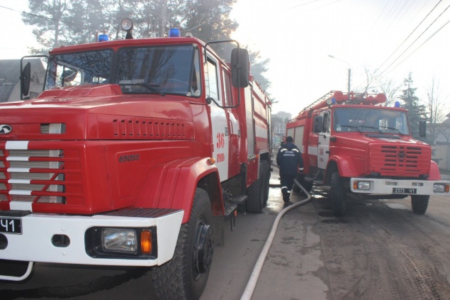 Тридцать спасателей тушили пожар в жилом доме в Ирпене (фото, видео)