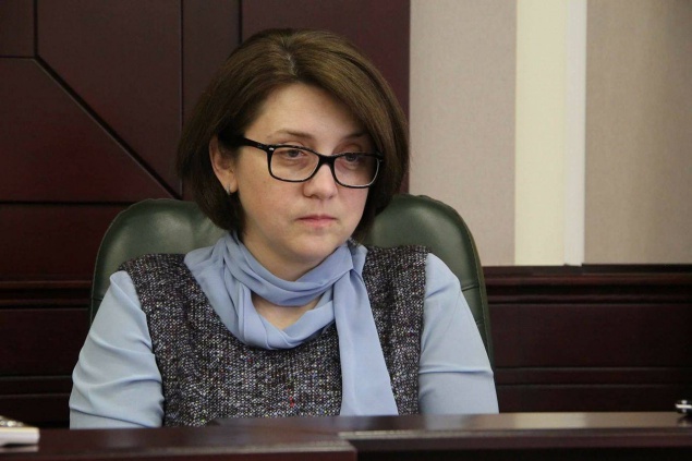 Эксперт рассказала, почему медики и учителя Киевщины недополучают зарплату