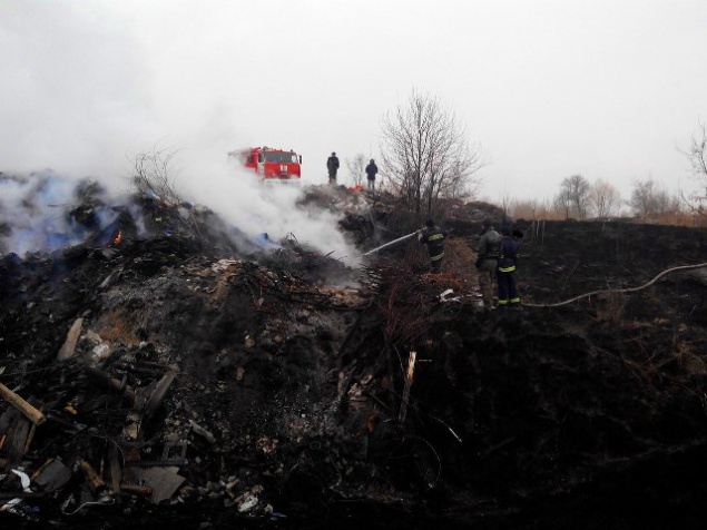 На Киевщине почти 6 часов горел мусор