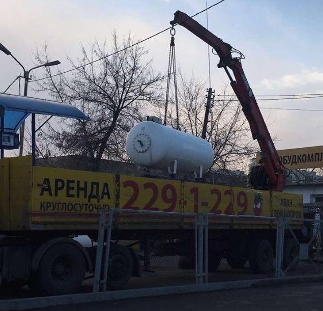 В Киеве демонтировали три представляющих опасность заправки
