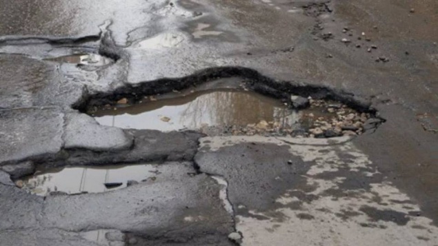 Жители Белогородки решили скинуться на ремонт дороги