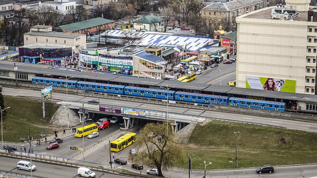 Завтра опять ограничат движение транспорта возле станции метро “Левобережная” в Киеве
