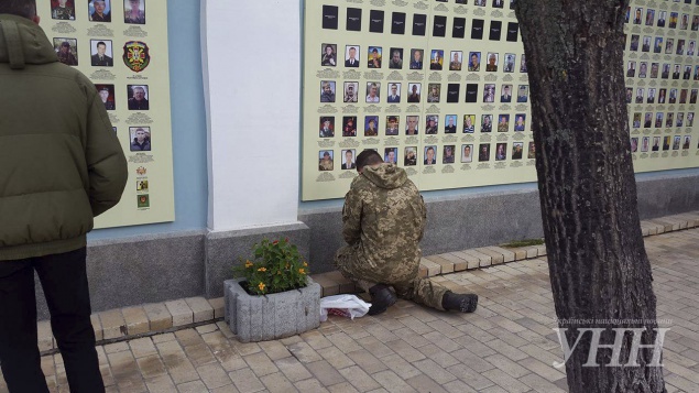 В Киеве освятили Стену памяти погибших защитников Украины 2014-2017 года (фото)