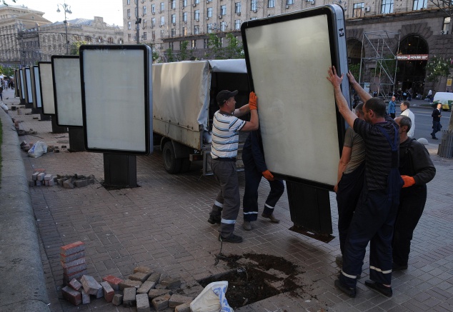 Киевские власти решили вдвое активизироваться в процессе демонтажа рекламы