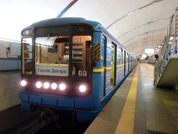 Киевский метрополитен ищет машинистов и обещает зарплату в 10 тыс. грн