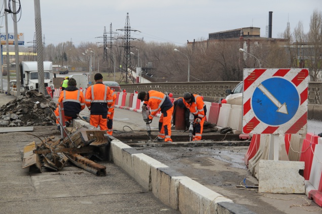 В Киеве собираются капитально отремонтировать 2 путепровода и пешеходный мост