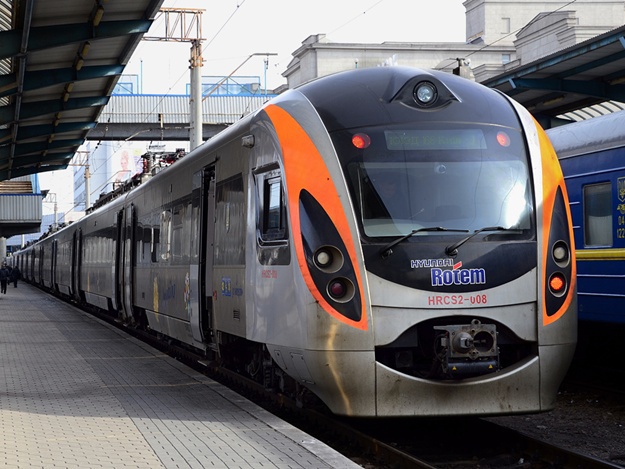 В июне скоростной поезд из Киева в Запорожье будет курсировать ежедневно
