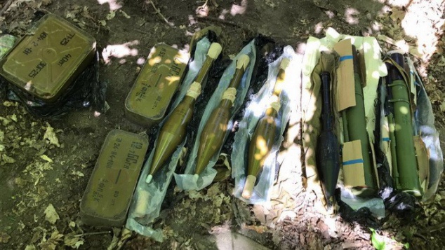 СБУ обнаружила в Киеве тайник с противотанковыми гранатометами (фото)