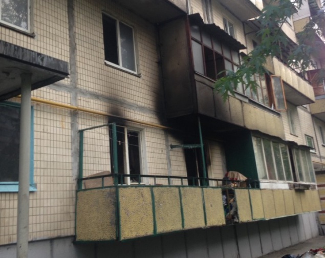 В Киеве 30 спасателей тушили пожар в квартире (фото)