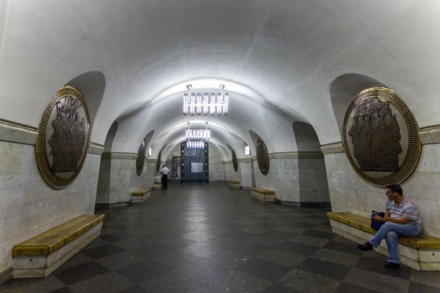 В киевском метро у мужчины изъяли холодное оружие и патроны