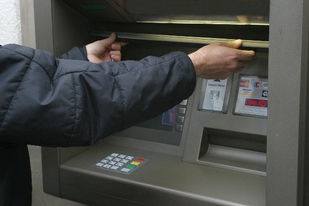 Под Киевом задержаны грабители, укравшие из банкомата 1,6 млн грн