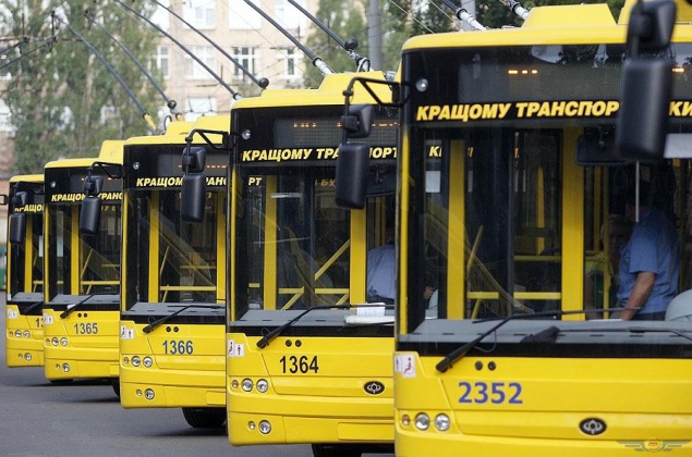 Завтра в Киеве увеличат количество подвижного состава 25 маршрутов общественного транспорта