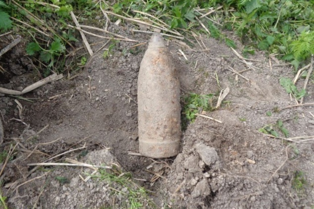 На столичном проспекте Ватутина обнаружили артиллерийский снаряд